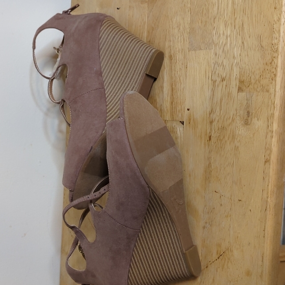 Shoes - Picture 2 of 3